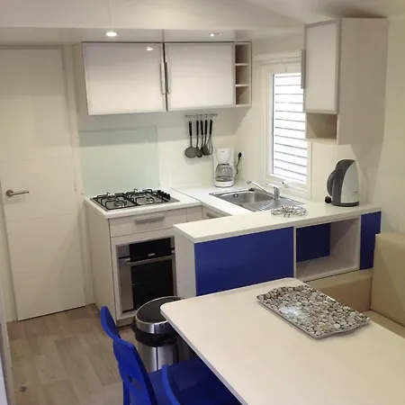 Topsun La Sirene 2 Bedroom 25m2 Max 4 Personnes Inc Bebe Pas D'enfants Sans Parents Campsite